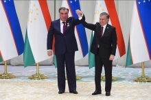 Одамон аз дӯсти ёбанд бахт