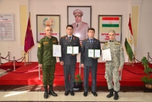 Шарафи одамӣ аз илм бошад